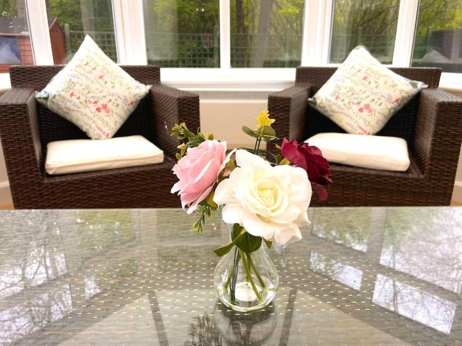 The Woodlands, Shortstay, Ideal For Families, Relocation, Contractors, Travel Stay Horley Kültér fotó