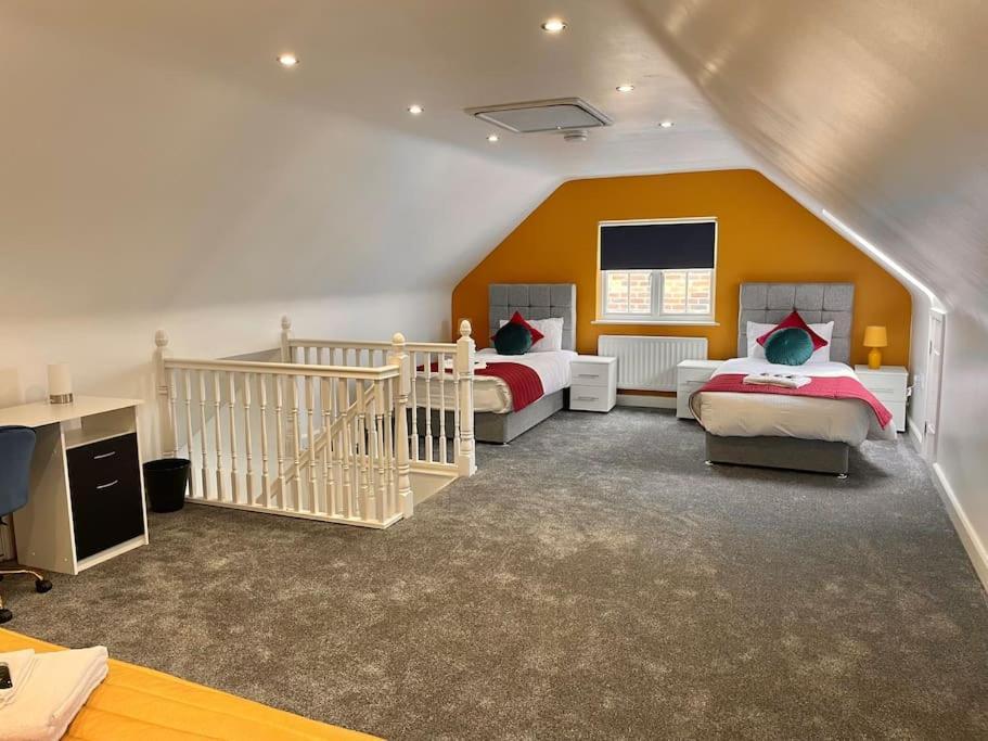 The Woodlands, Shortstay, Ideal For Families, Relocation, Contractors, Travel Stay Horley Kültér fotó
